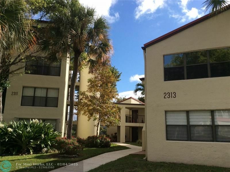 Property Photo:  2313 S Cypress Bend Dr 122B  FL 33069 