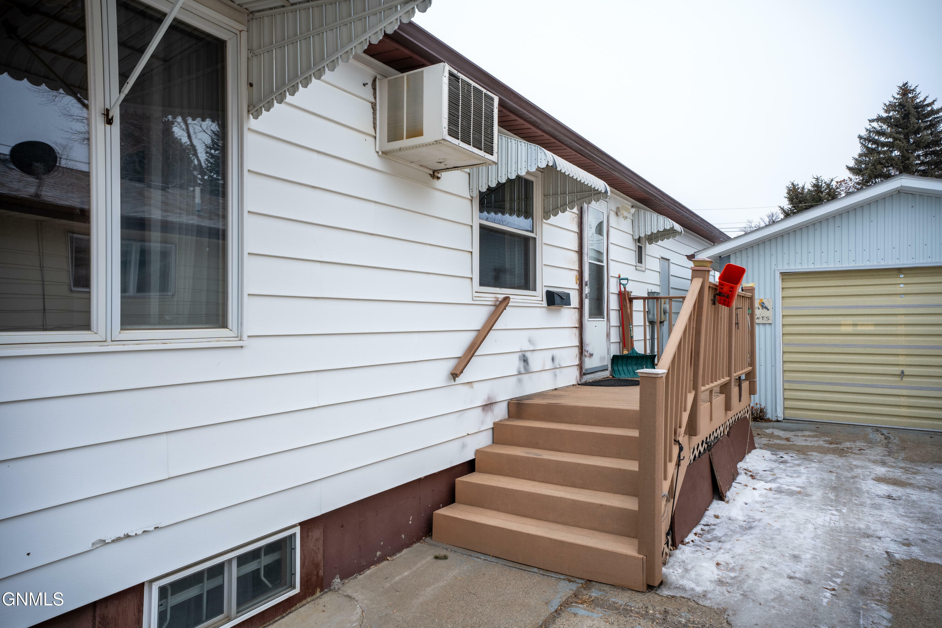 Property Photo:  116 4th Avenue NW  ND 58523 