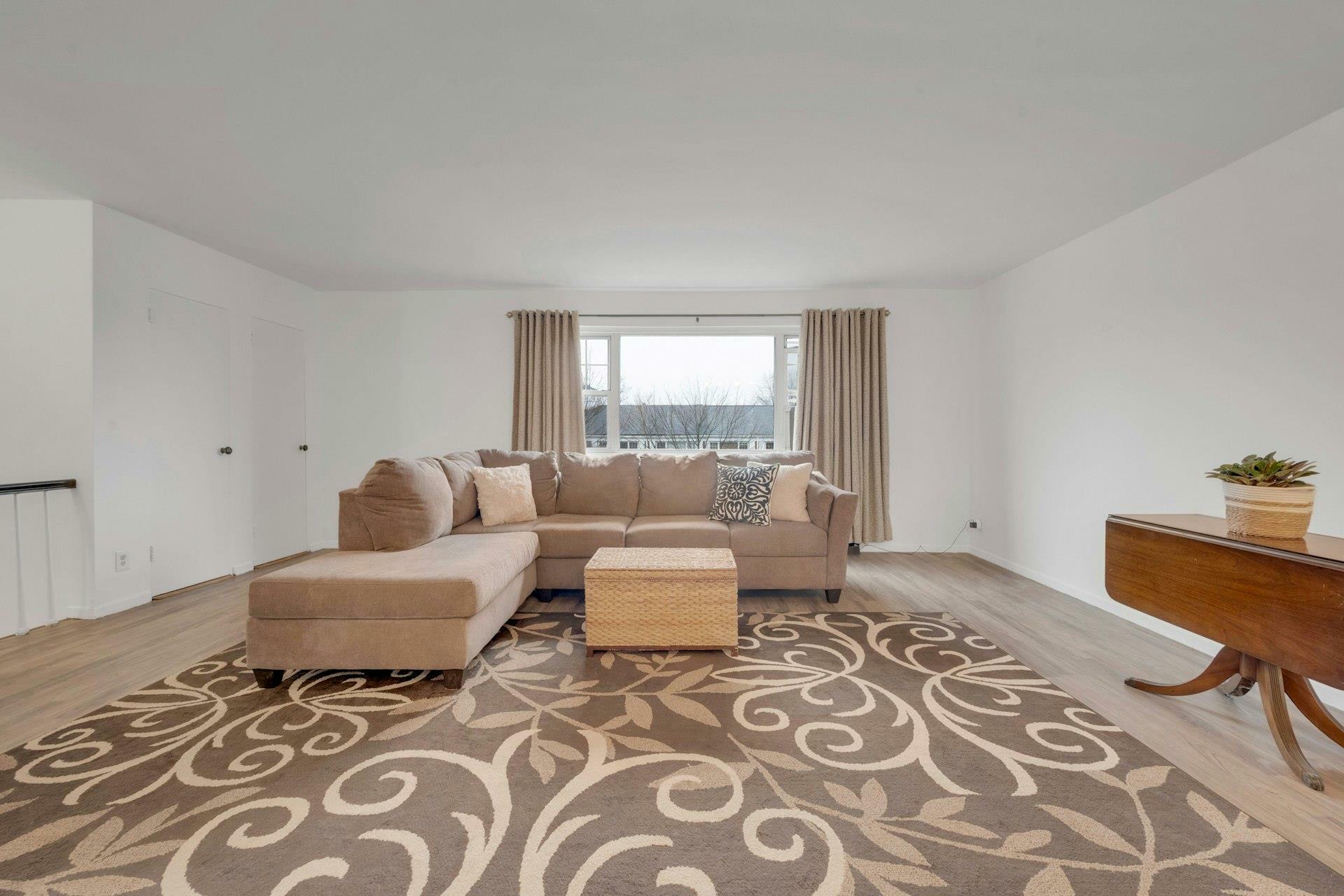 Property Photo: 11 Westview Avenue 5-2 NY 10603