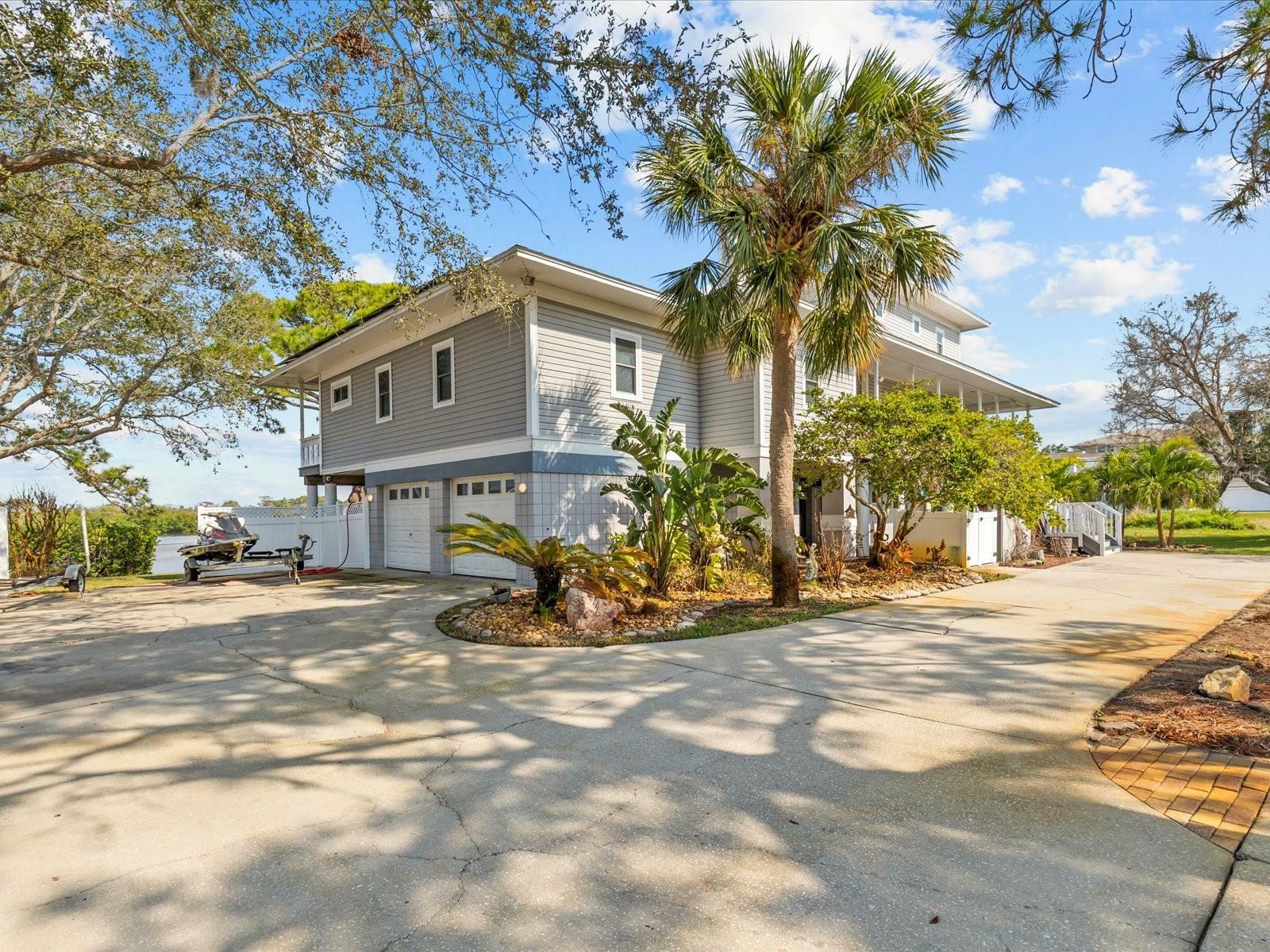 Property Photo:  1538 Riverside Drive  FL 34689 