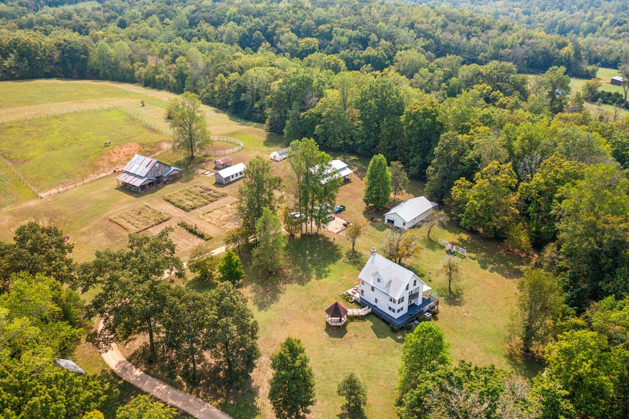 Property Photo:  927 Bond Rd  TN 38454 