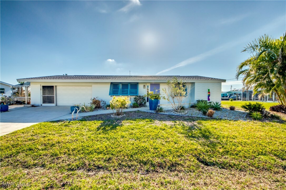 Property Photo:  2703 Clyde Street  FL 33993 