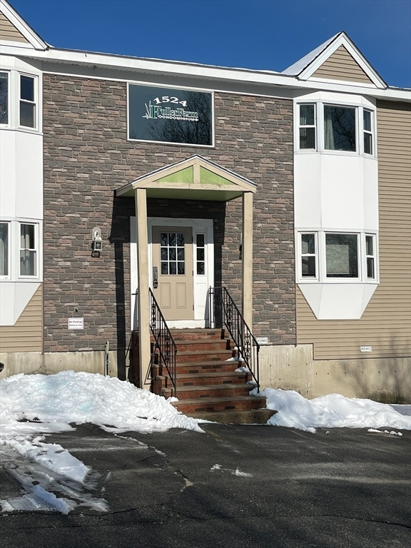 Property Photo:  1524 Gorham St 211  MA 01852 