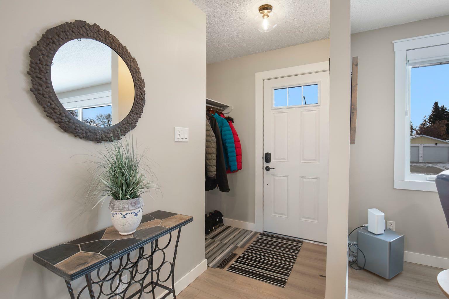 Photo de la propriété:  5870 41 Street Crescent  AB T4N 1B6 