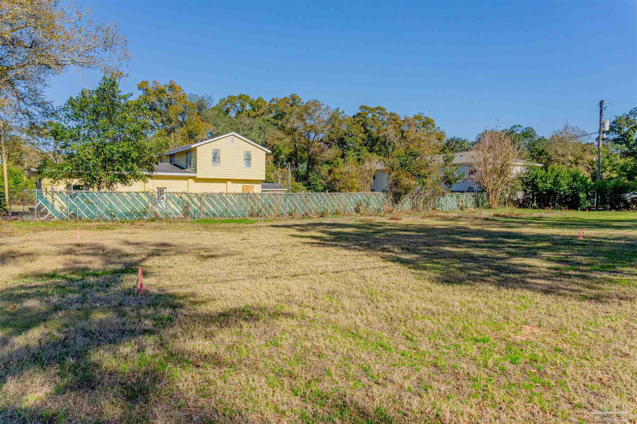 Property Photo:  224 Broadmoor Ln  FL 32507 