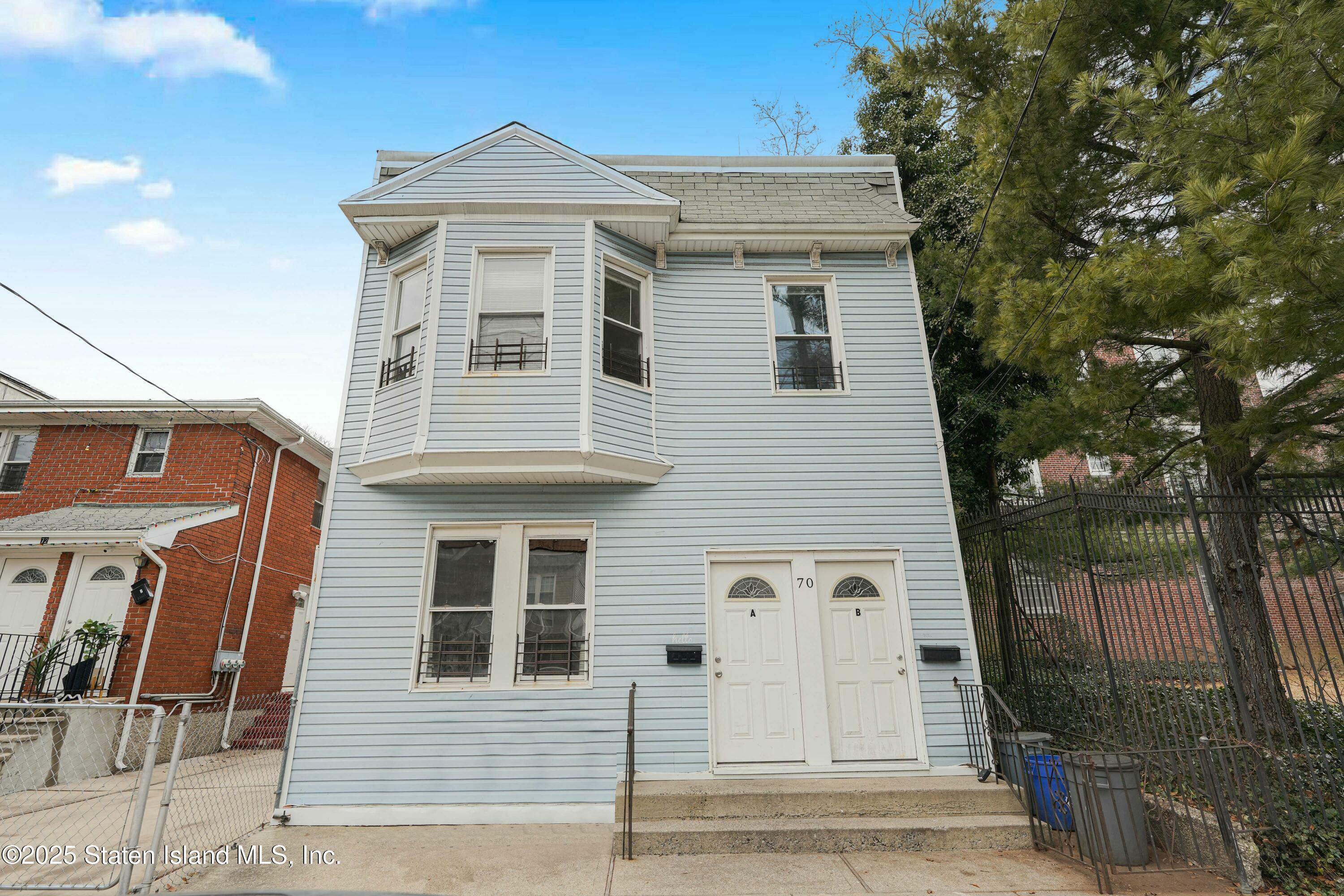 Property Photo:  70 Gordon Street  NY 10304 