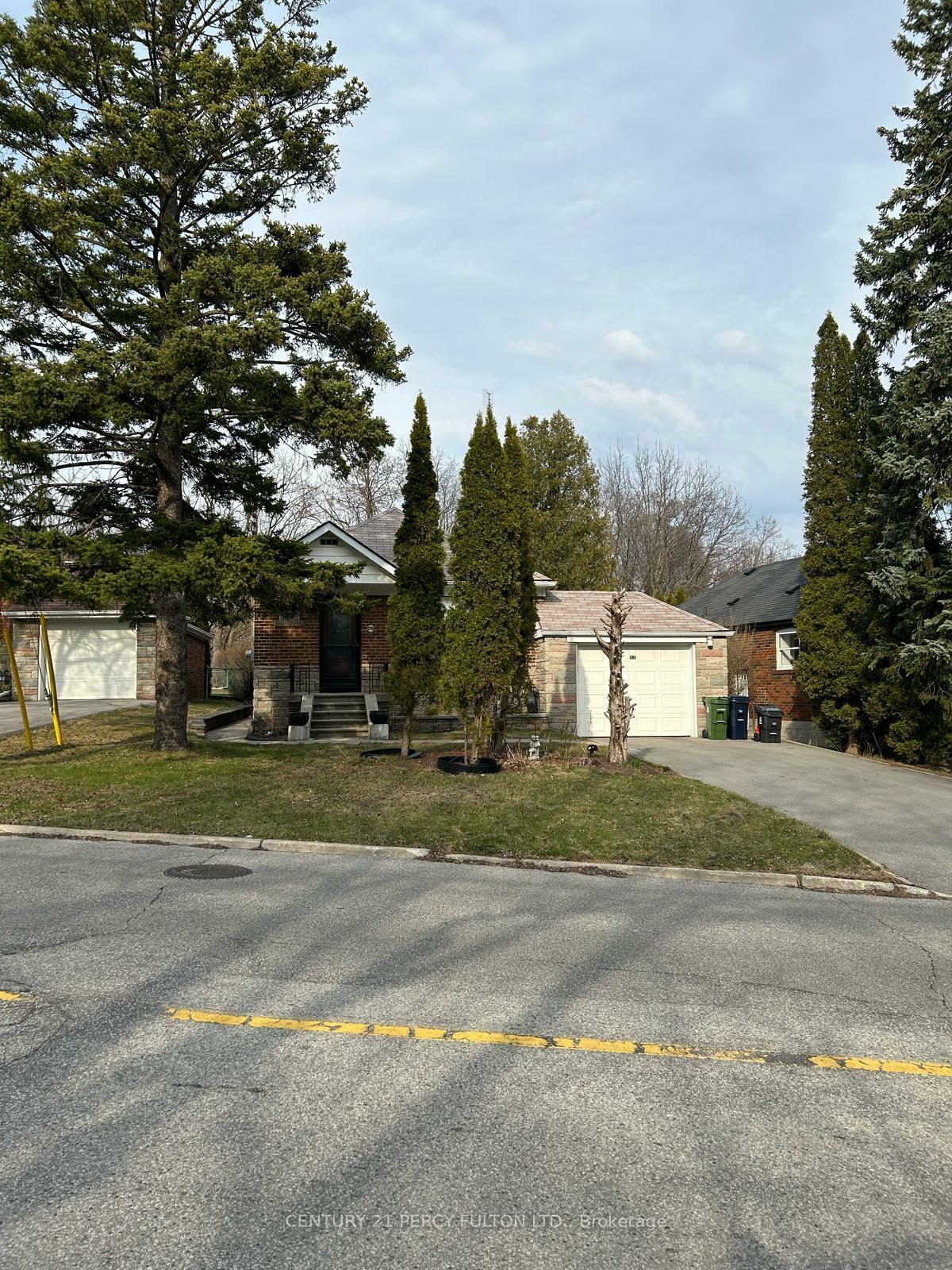 Photo de la propriété: 63 Midland Avenue ON M1N 3Z8