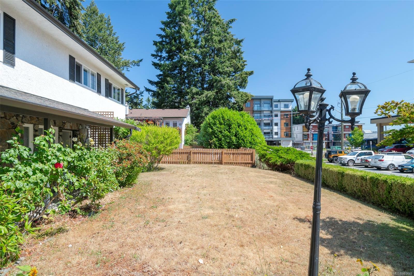 Property Photo:  932 Avrill Rd  BC V9B 2N5 