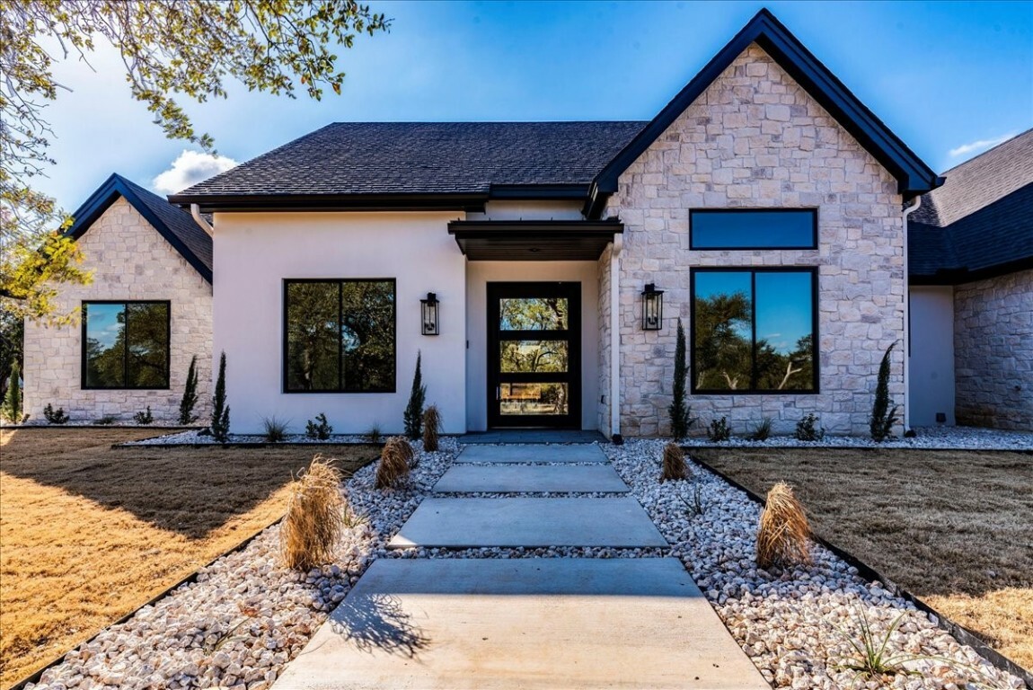 Property Photo: 208 Stonegate Lane TX 78620