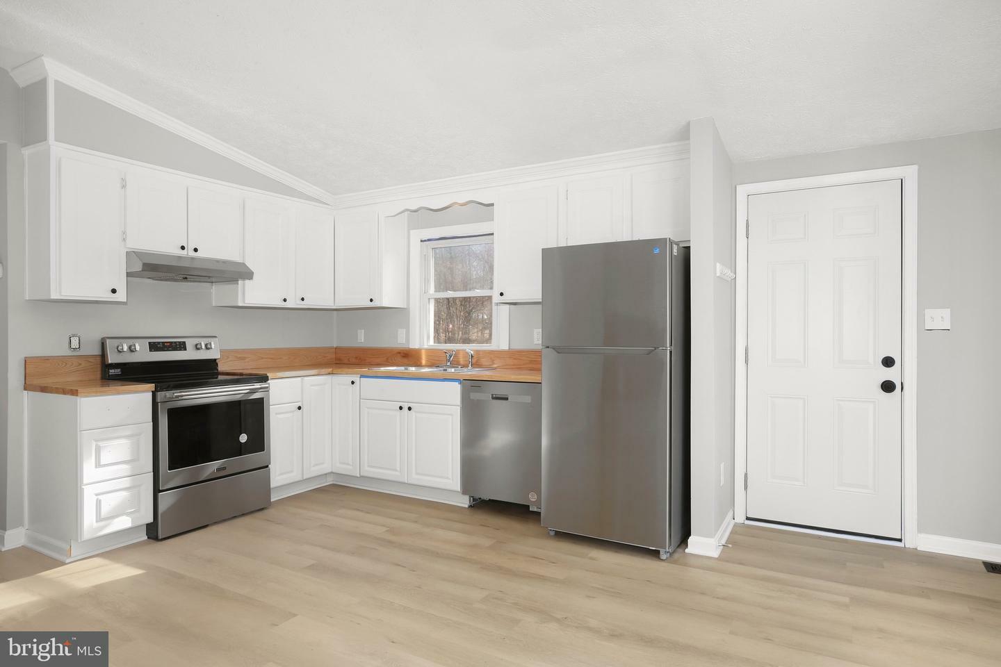 Property Photo: 12506 Lee Lake Drive VA 22551