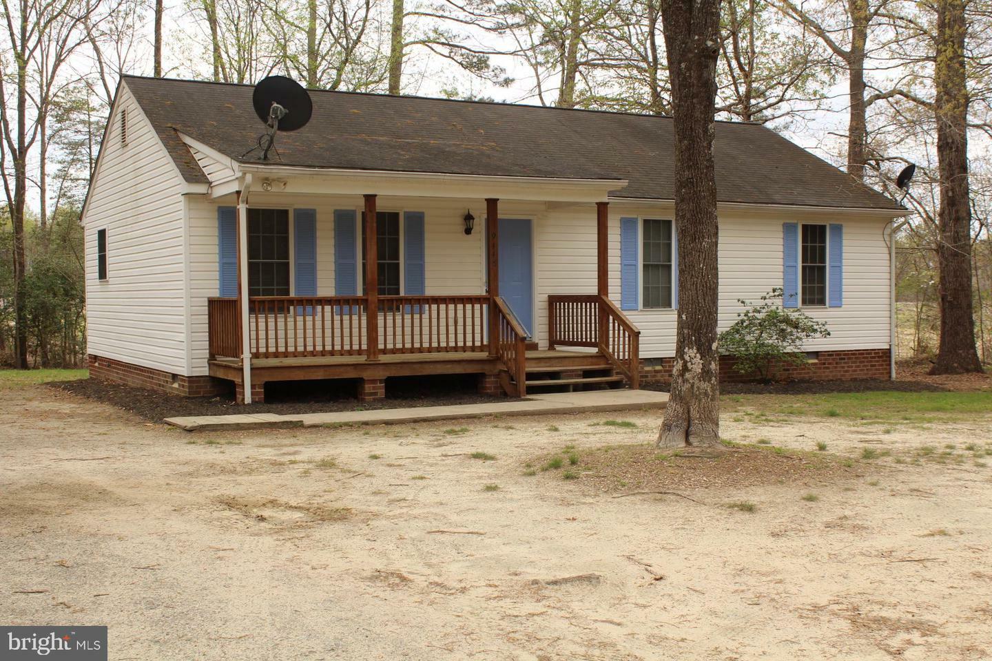 Property Photo: 9448 Ladysmith Road VA 22546