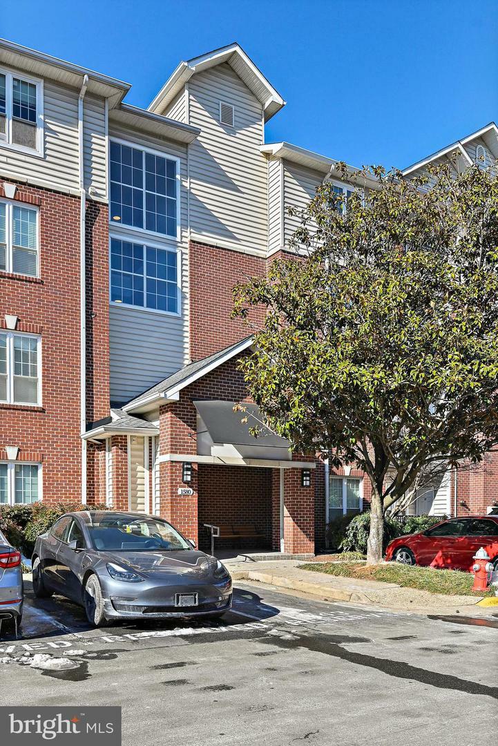 Property Photo:  1580 Spring Gate Drive 4312  VA 22102 