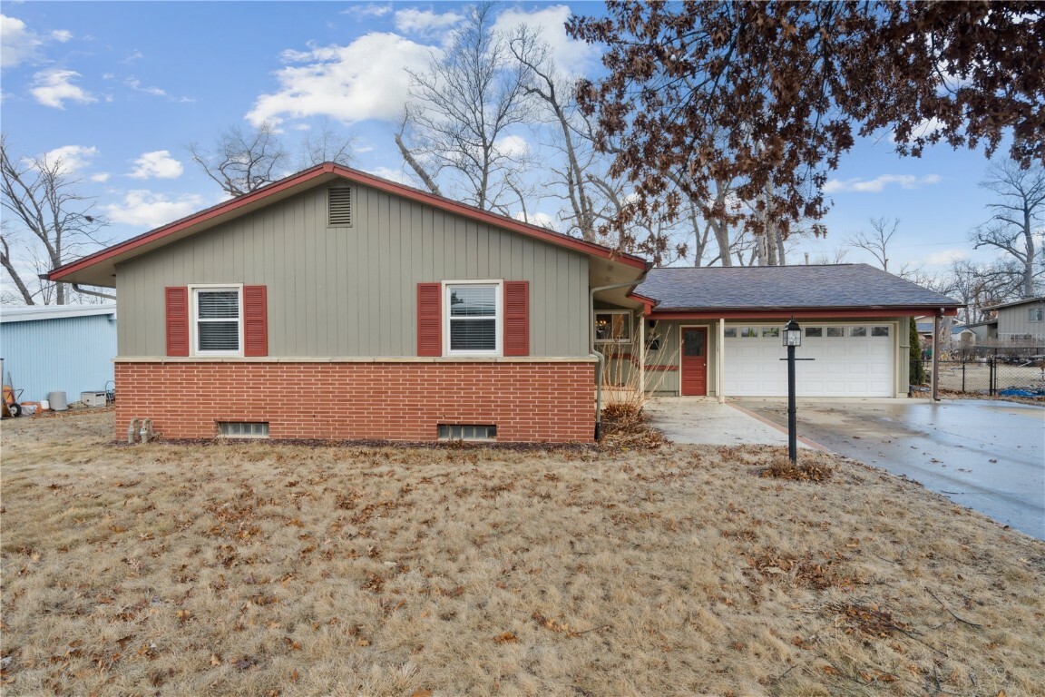 Property Photo: 2308 Aspen Lane NE IA 52402