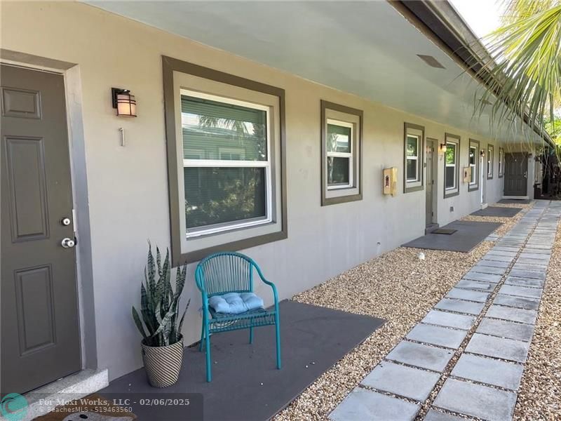 Property Photo:  909 NE 23rd Dr 1  FL 33305 