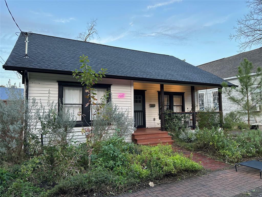 Property Photo: 903 Taylor Street TX 77007