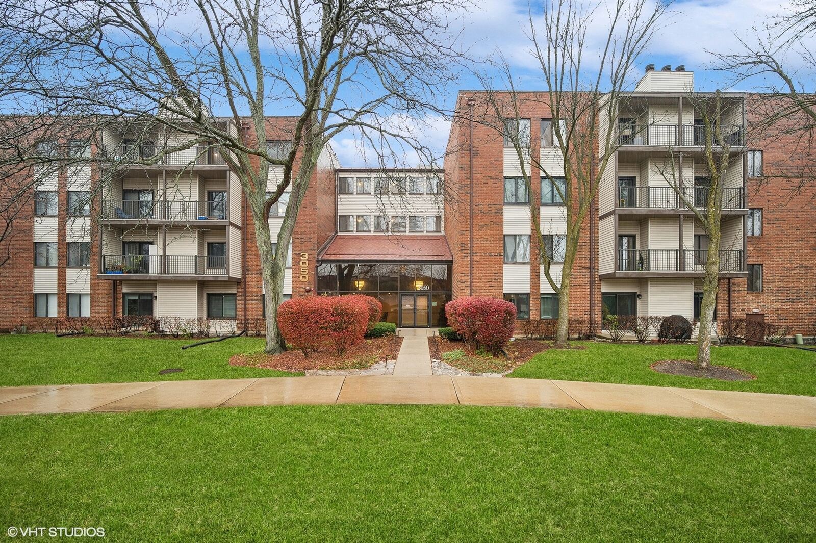 Property Photo: 3050 Pheasant Creek Drive 205 IL 60062