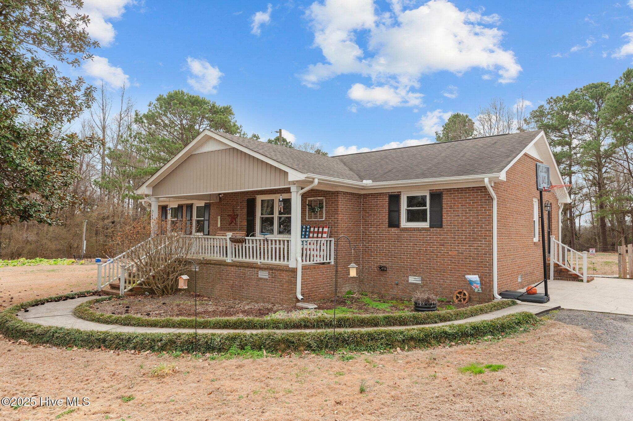 Property Photo: 359 Beulaville Highway NC 28574
