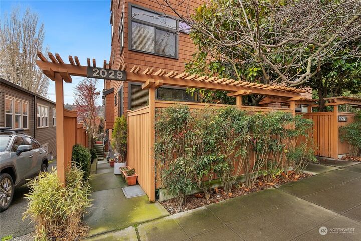 2029  Minor Avenue E A  Seattle WA 98102 photo