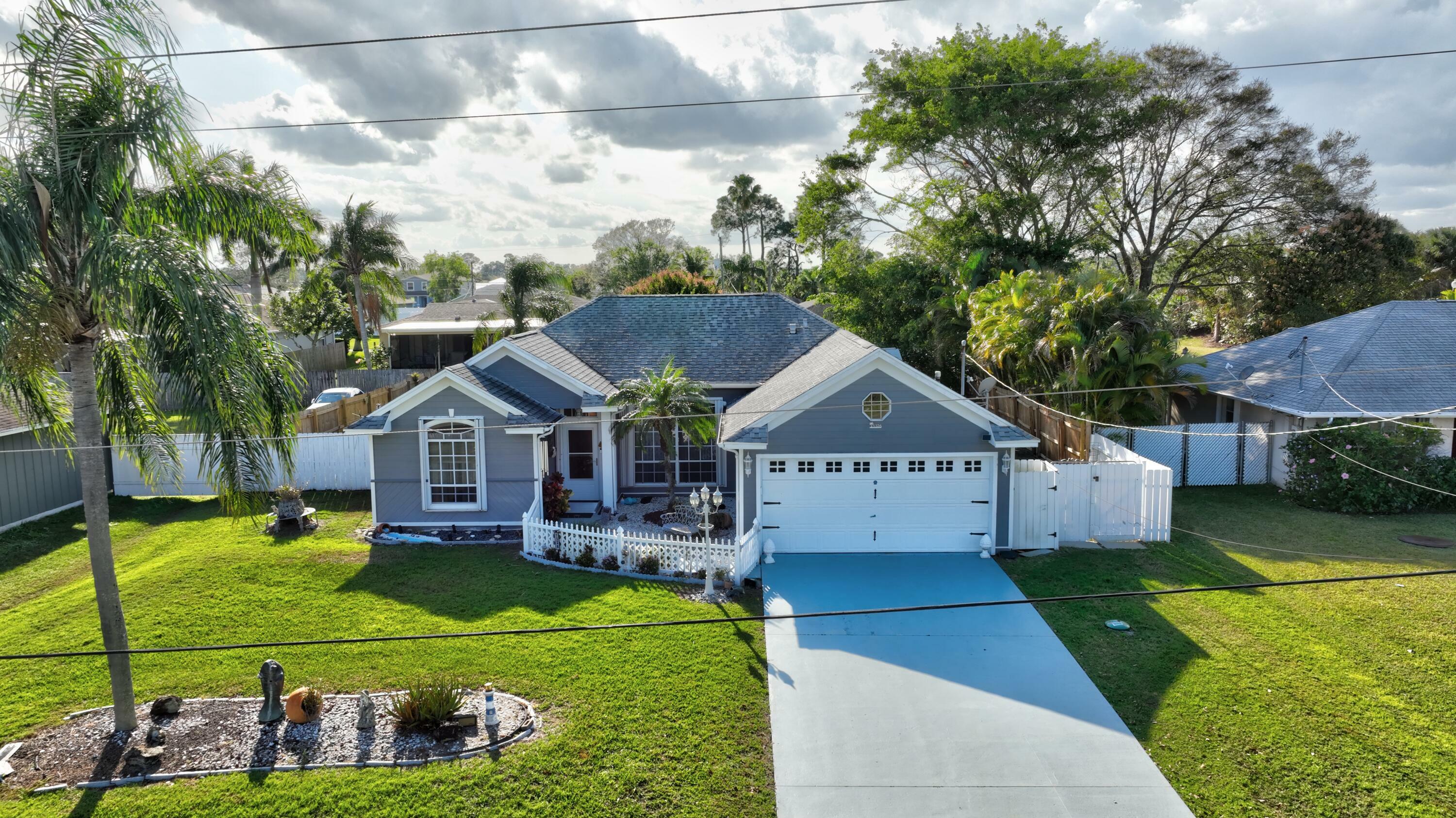 Property Photo:  1326 SE Preston Ln Lane  FL 34983 