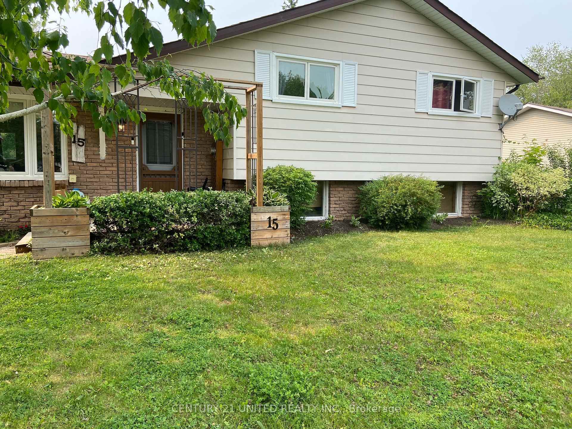 Property Photo: 15 Janet Drive ON L0B 1K0