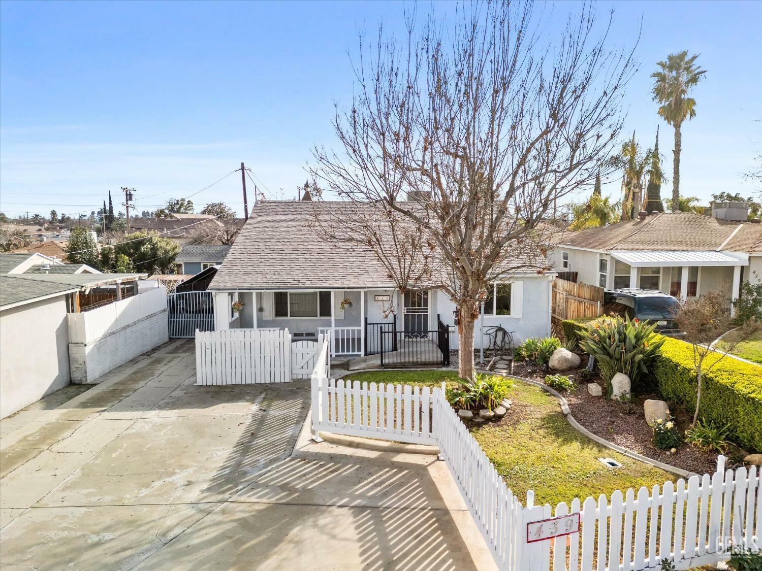 Property Photo:  439 Poplar Avenue  CA 93305 