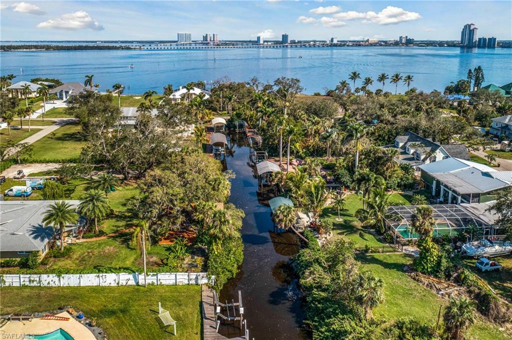 Property Photo: 74 Aqua Ln FL 33903