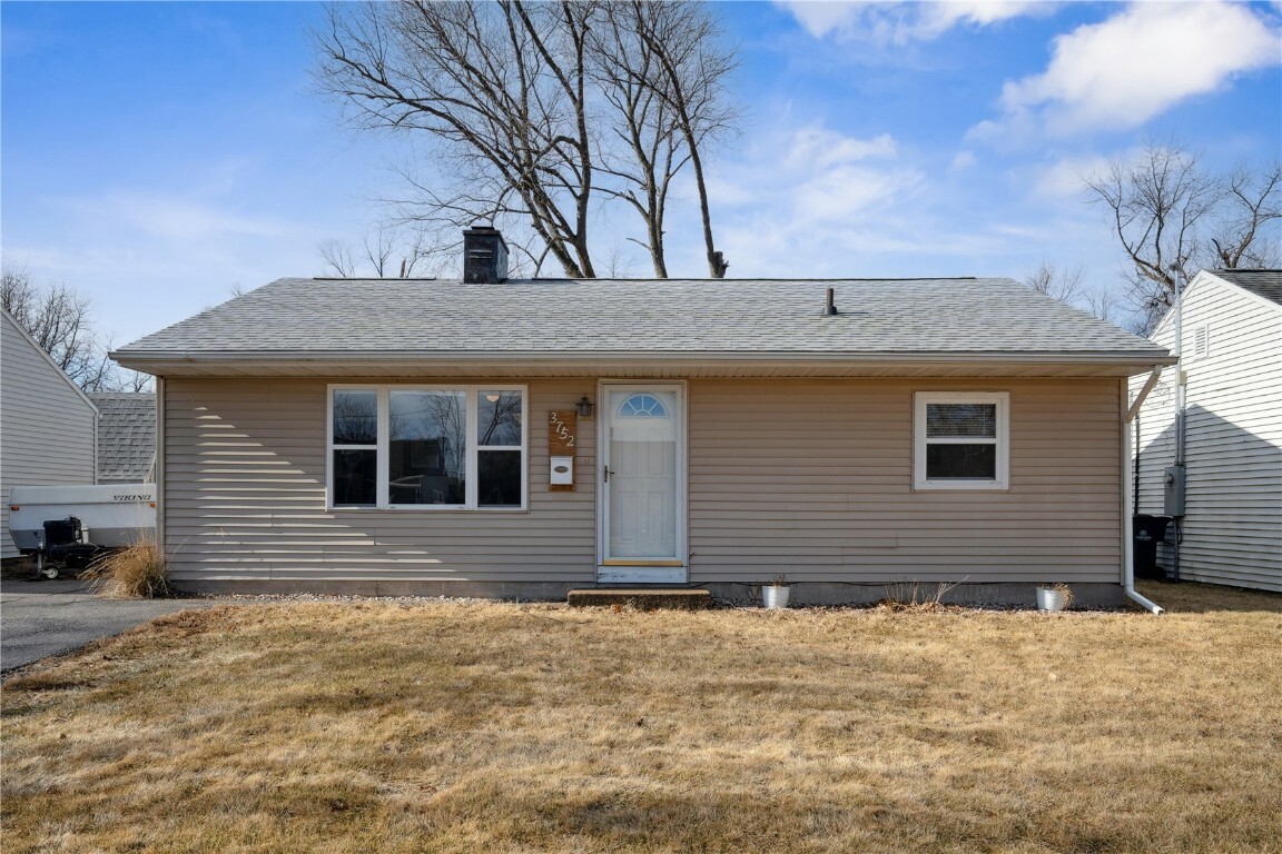 Property Photo: 3752 Kencrest Drive NE IA 52402