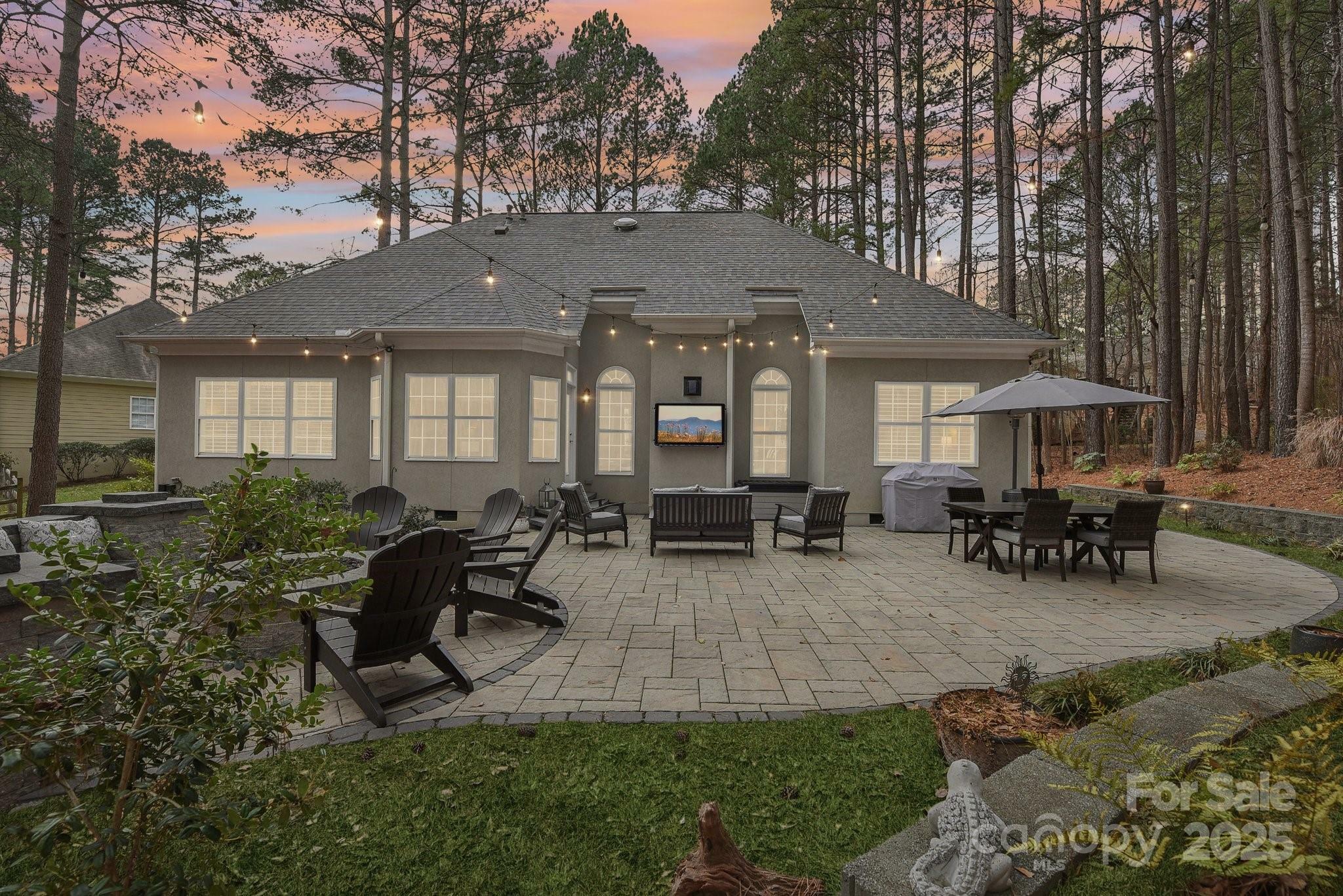 Property Photo:  117 Cove Pointe  NC 28120 