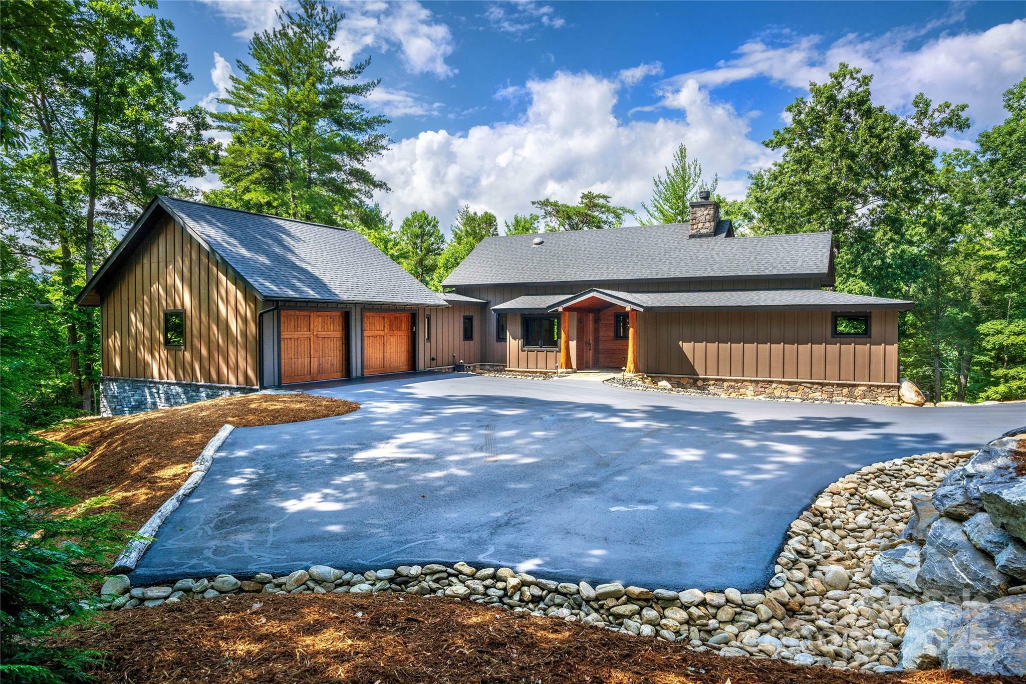 Property Photo: 2126 Sycamore Drive NC 28761