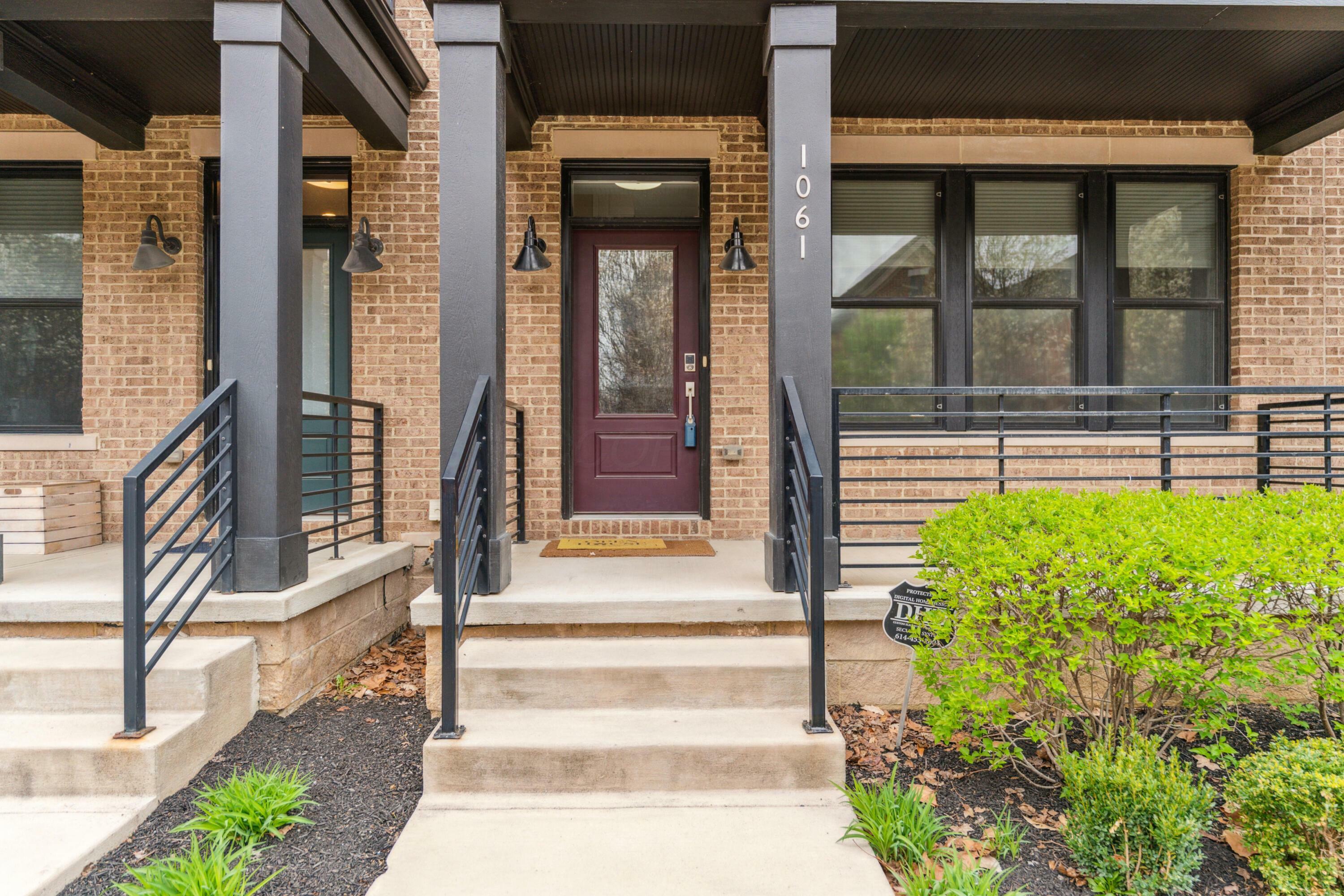 Property Photo: 1061 Harrison Park Place OH 43201