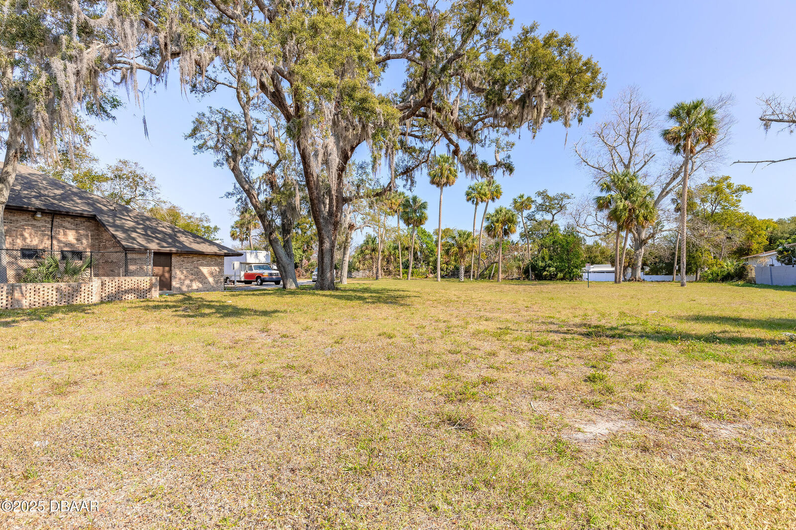 Property Photo: 629 N Ridgewood Avenue FL 32114