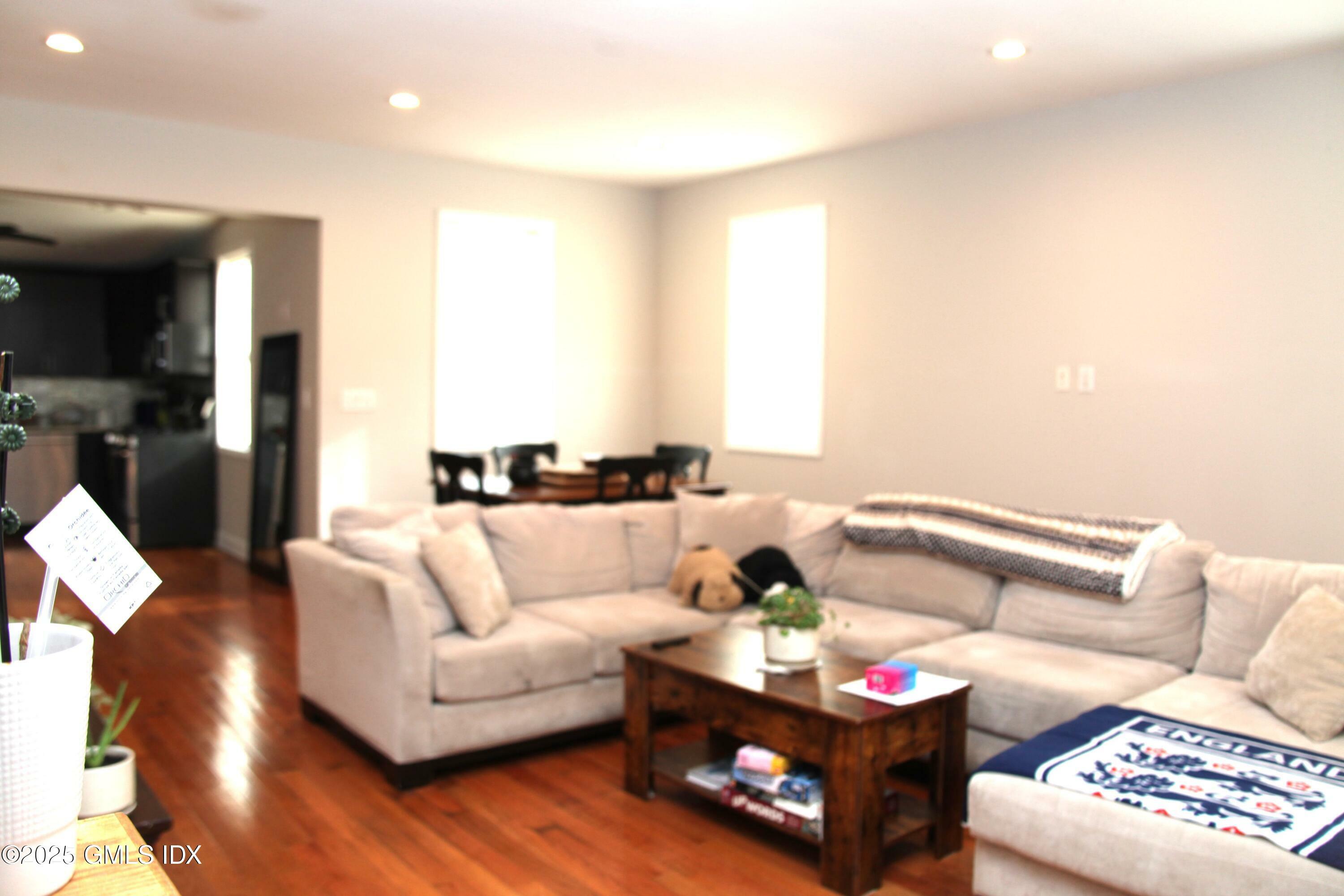 Property Photo:  30 Glenville Street 1  CT 06831 