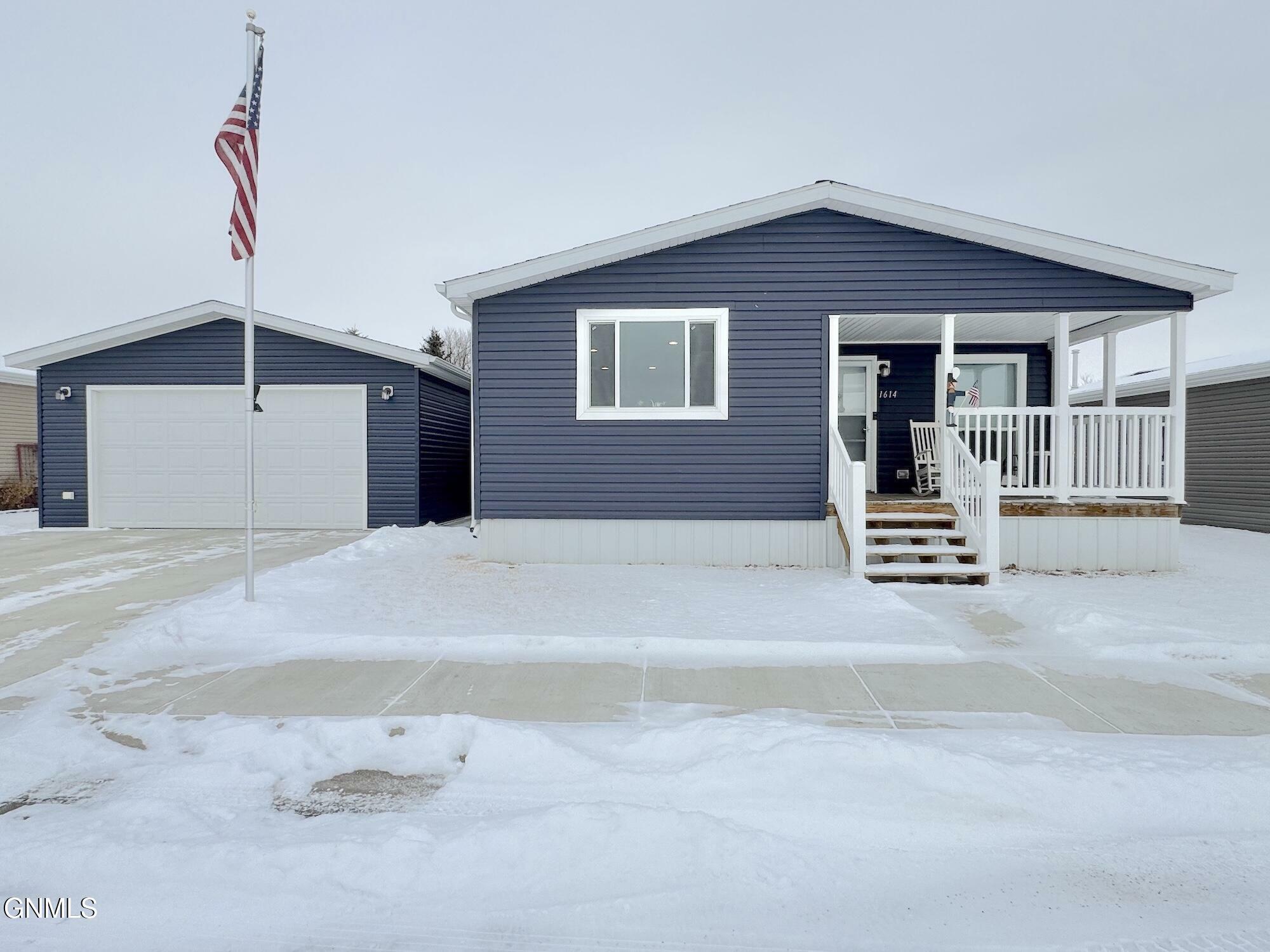 Property Photo:  1614 Fox Drive SE  ND 58554 