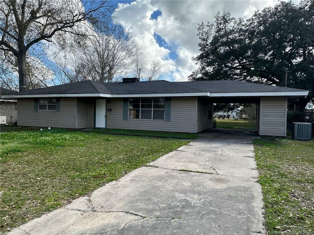 Property Photo:  505 W Oak Lane  LA 70605 