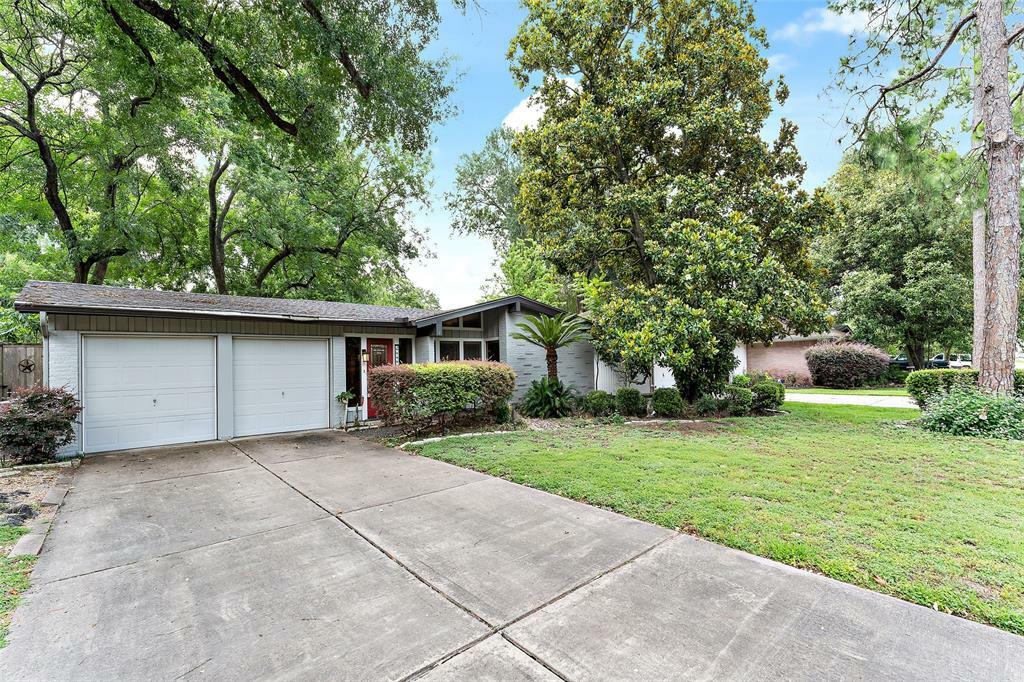 Property Photo:  1138 Wisterwood Drive  TX 77043 