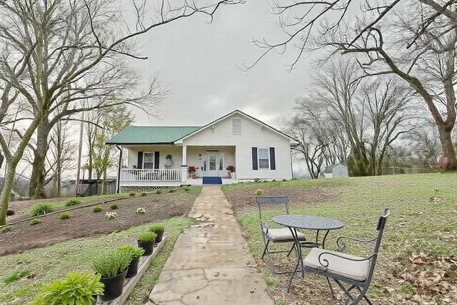Property Photo: 313 Spring St TN 37183