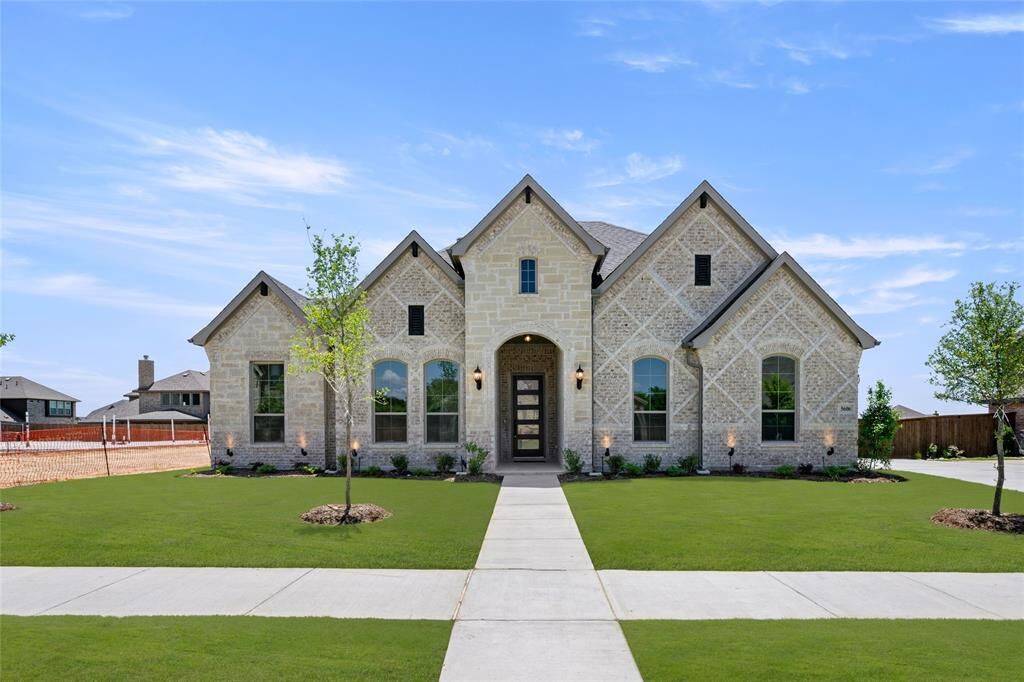 Property Photo: 5606 Rutherford Drive Drive TX 76065