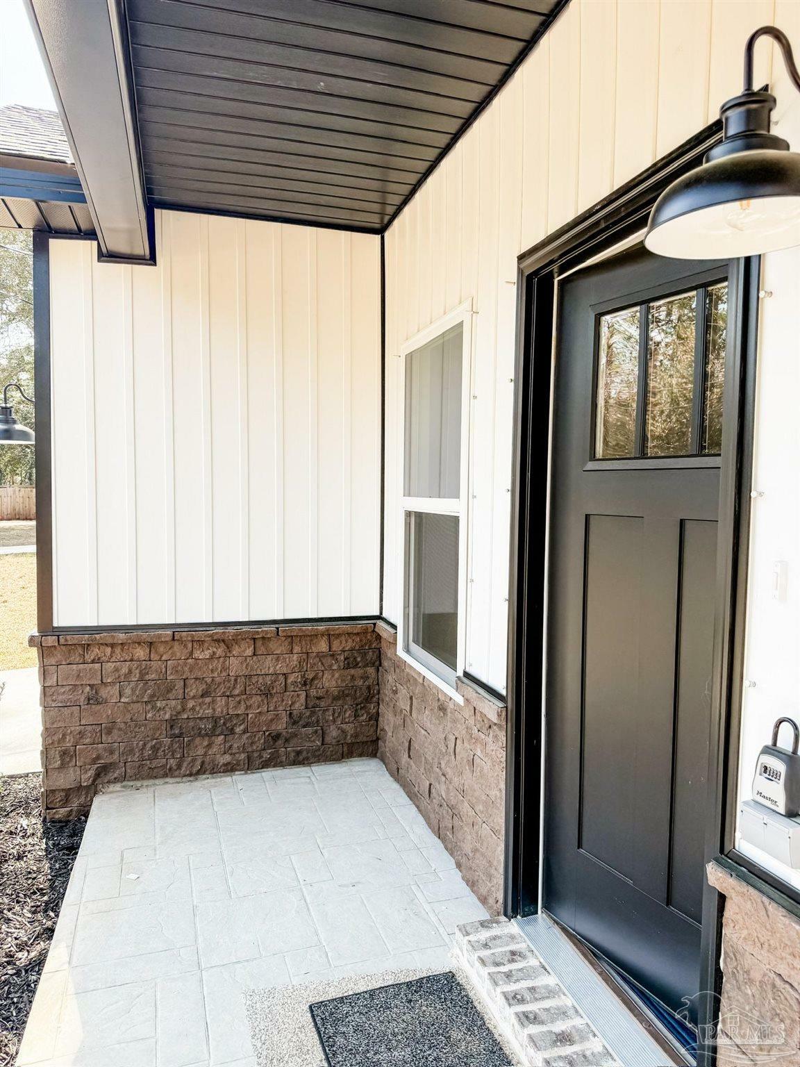 Property Photo: 2983 28th Ave FL 32583