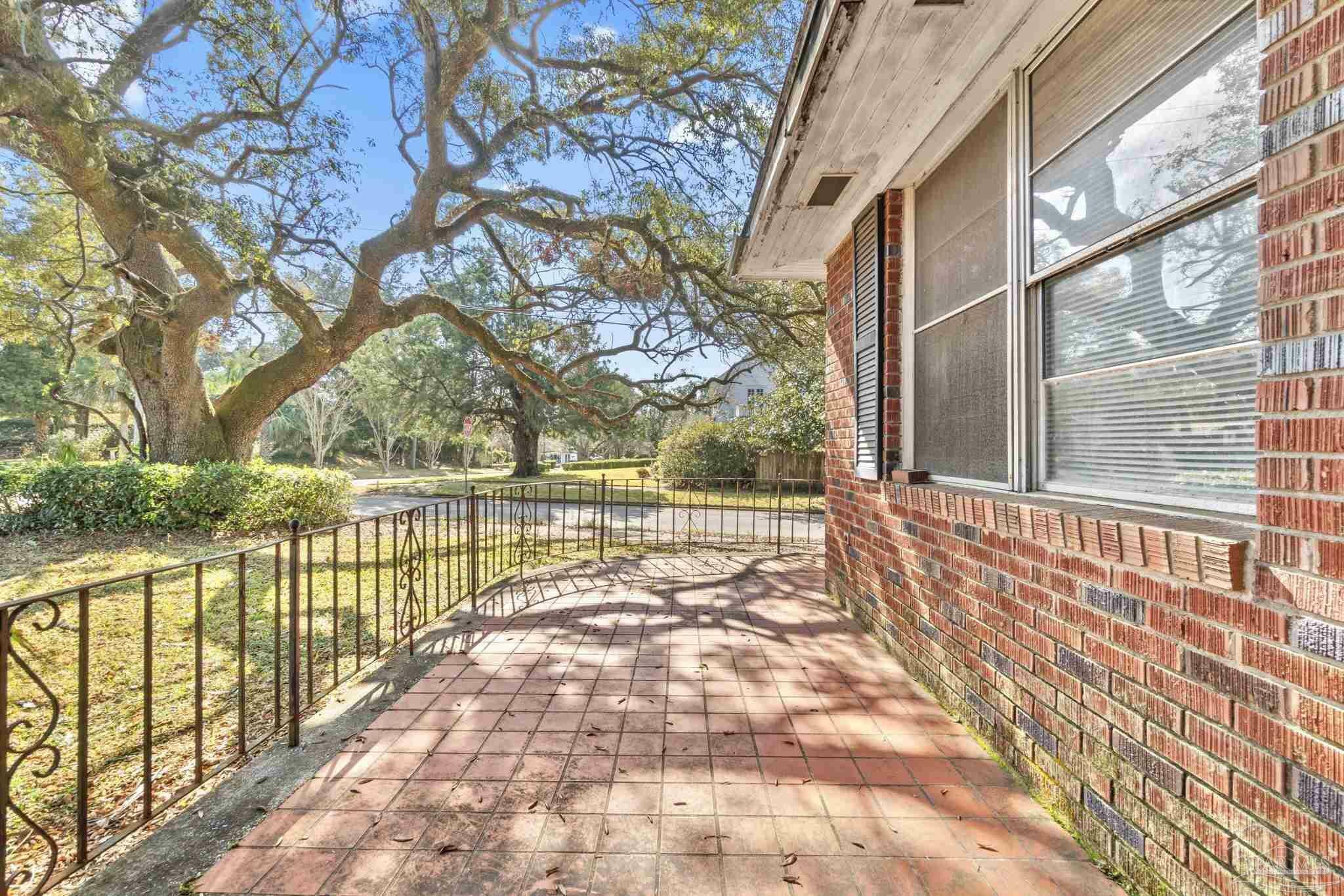 Property Photo: 1201 N Barcelona St FL 32501