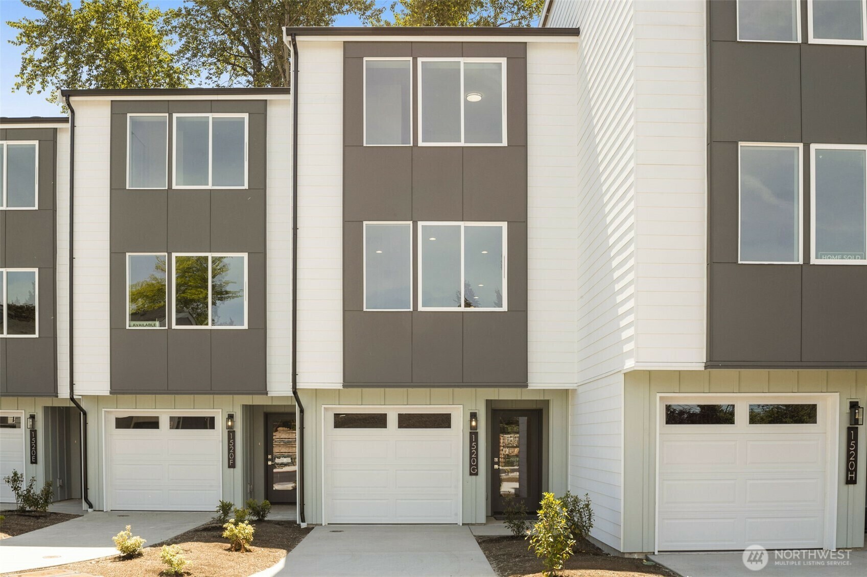 Property Photo:  1520 E  Hollow Dale Place  WA 98204 