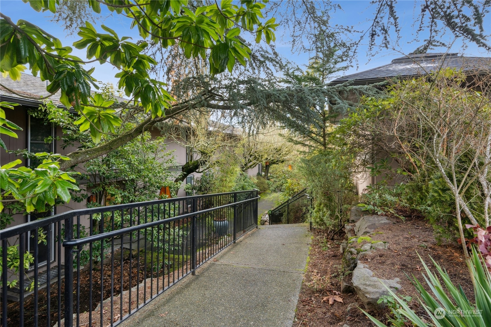 Property Photo:  1425 S Puget Drive C6  WA 98055 