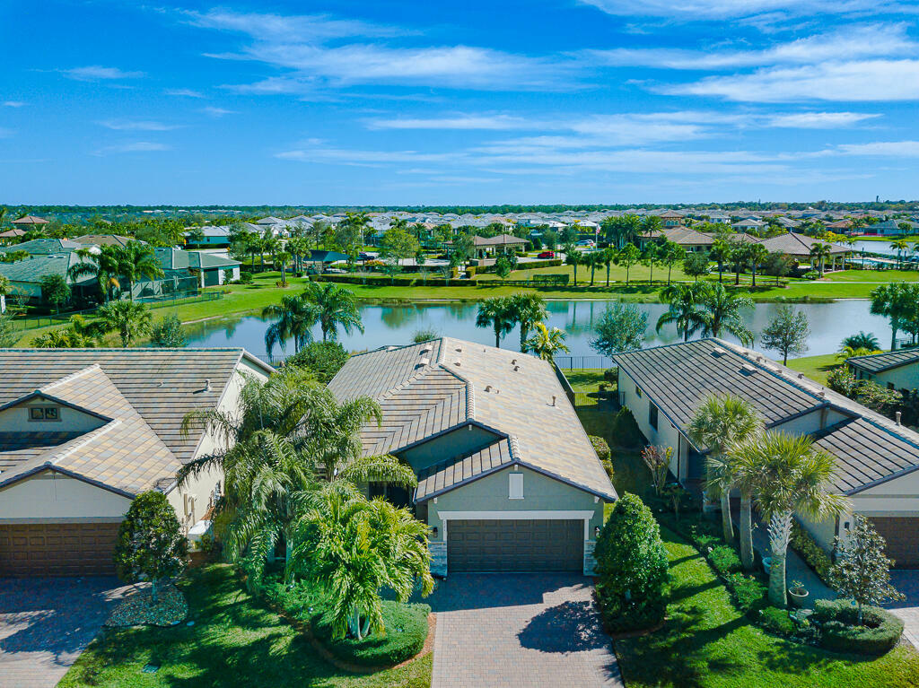 Property Photo: 221 SE Longview Drive FL 34984