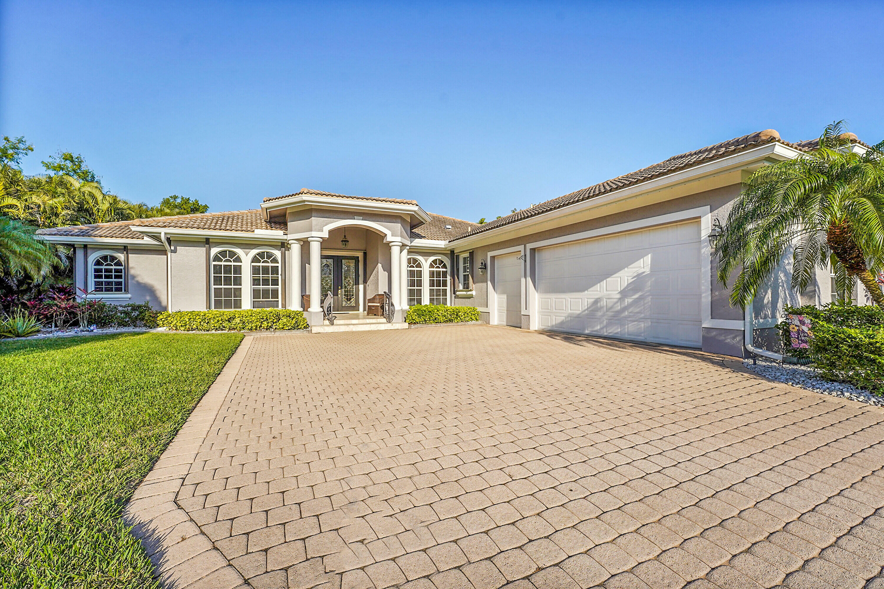 Property Photo:  9402 Pinebark Court  FL 34951 