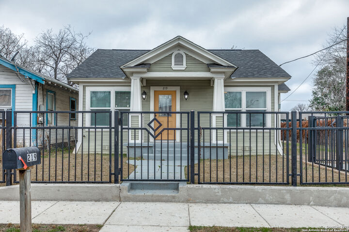 219 Finton  San Antonio TX 78204 photo