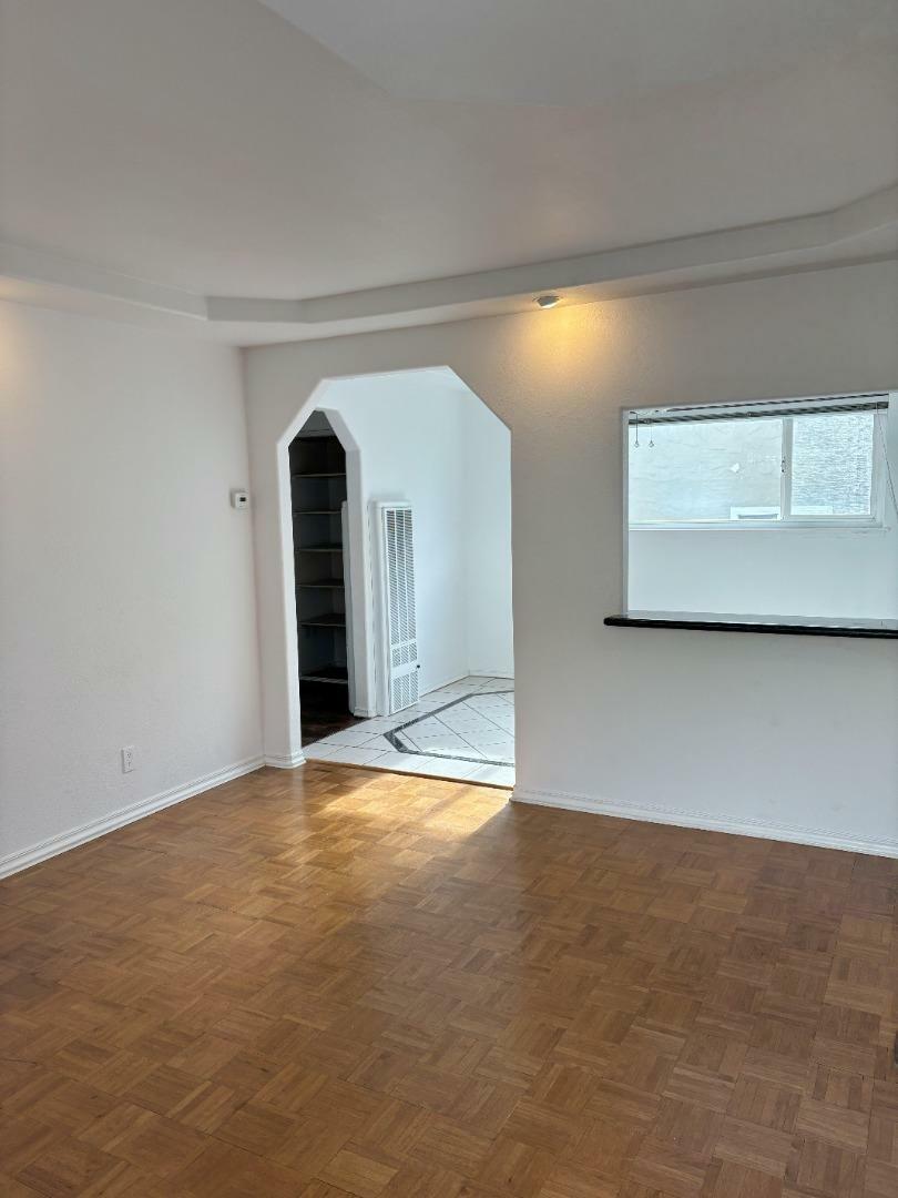 Property Photo:  220 East Avenue 1  CA 94403 