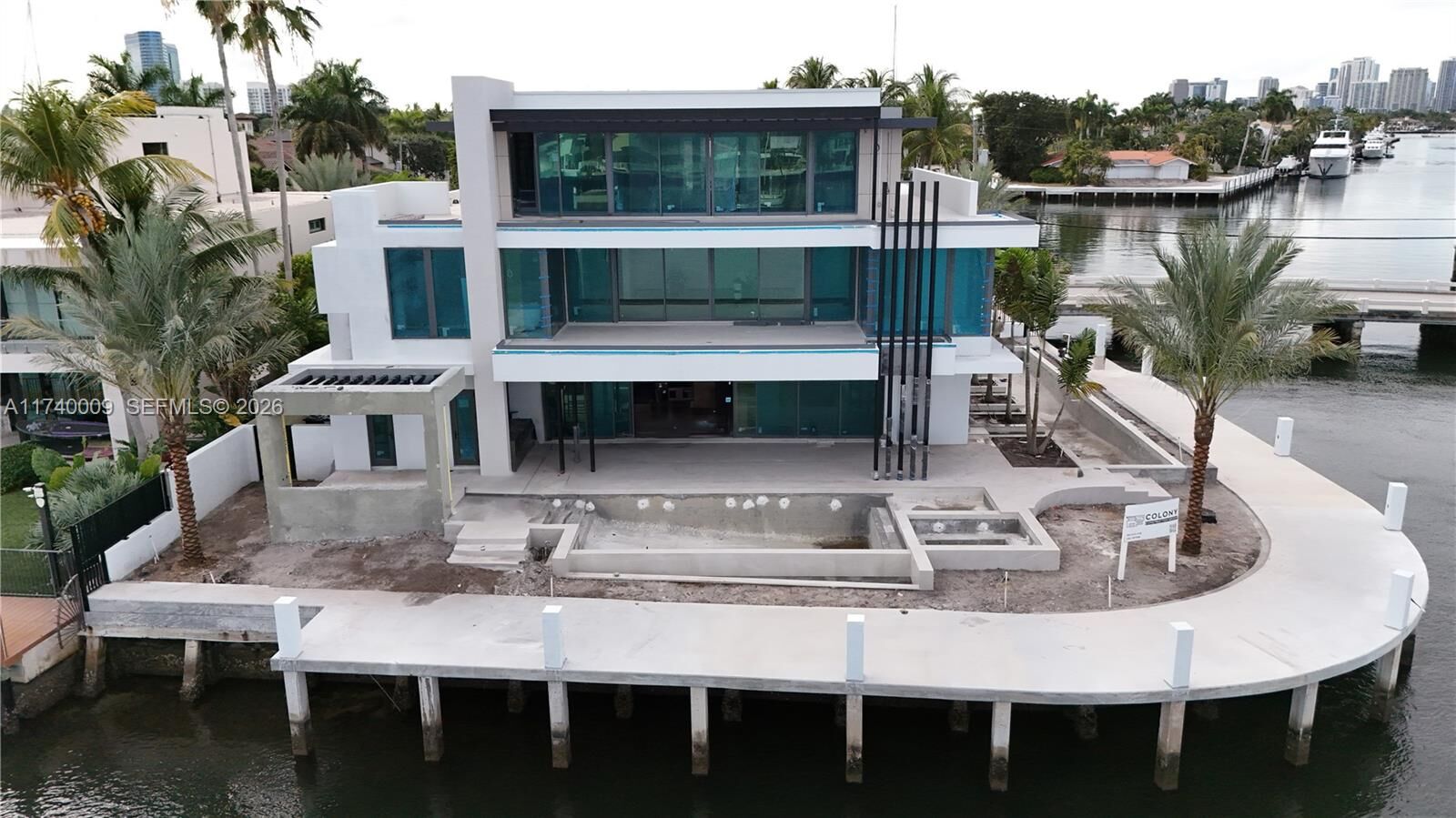 Property Photo: 1400 W Lake Dr FL 33316
