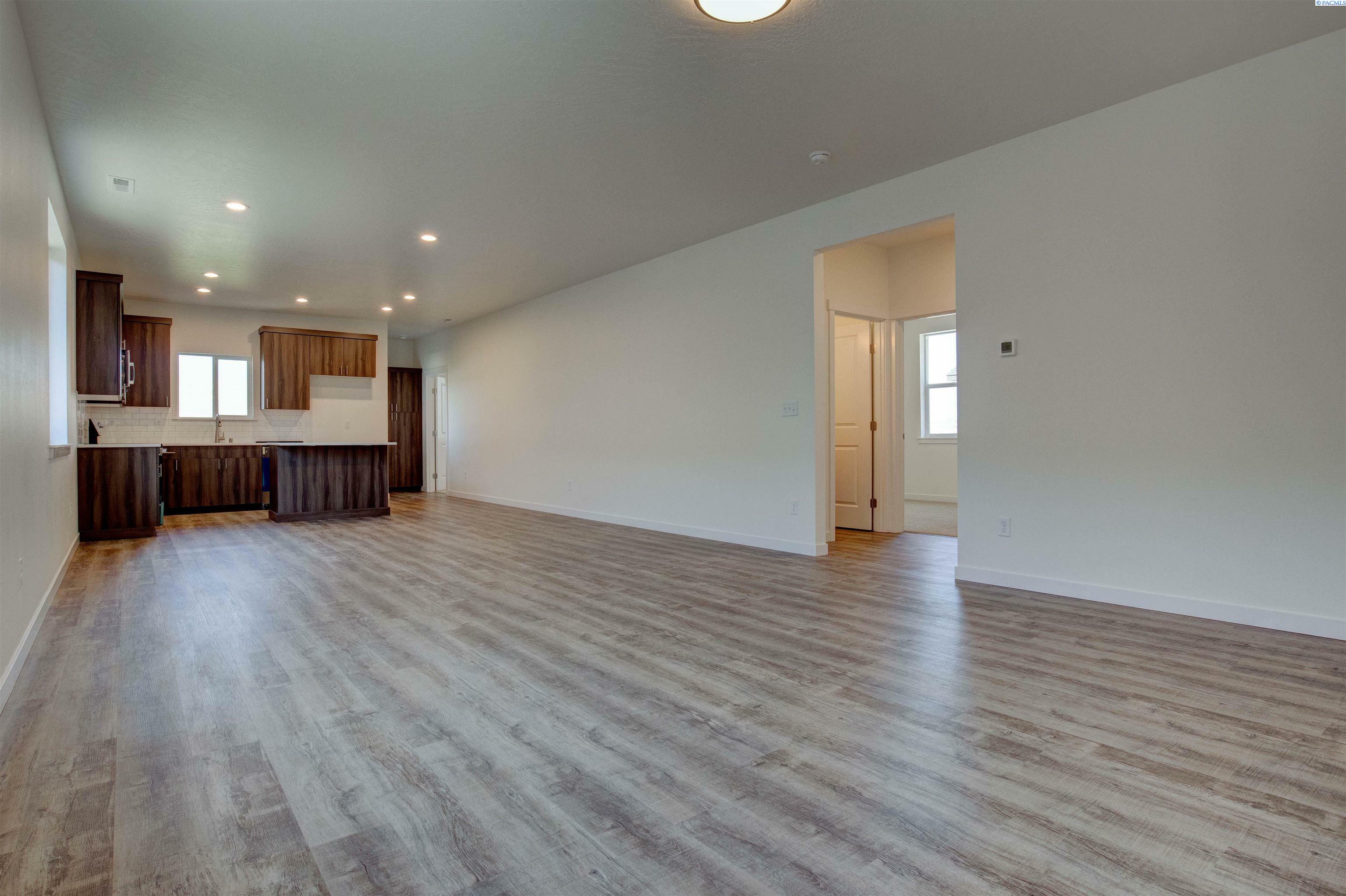 Property Photo: 3565 Stardust St WA 99352