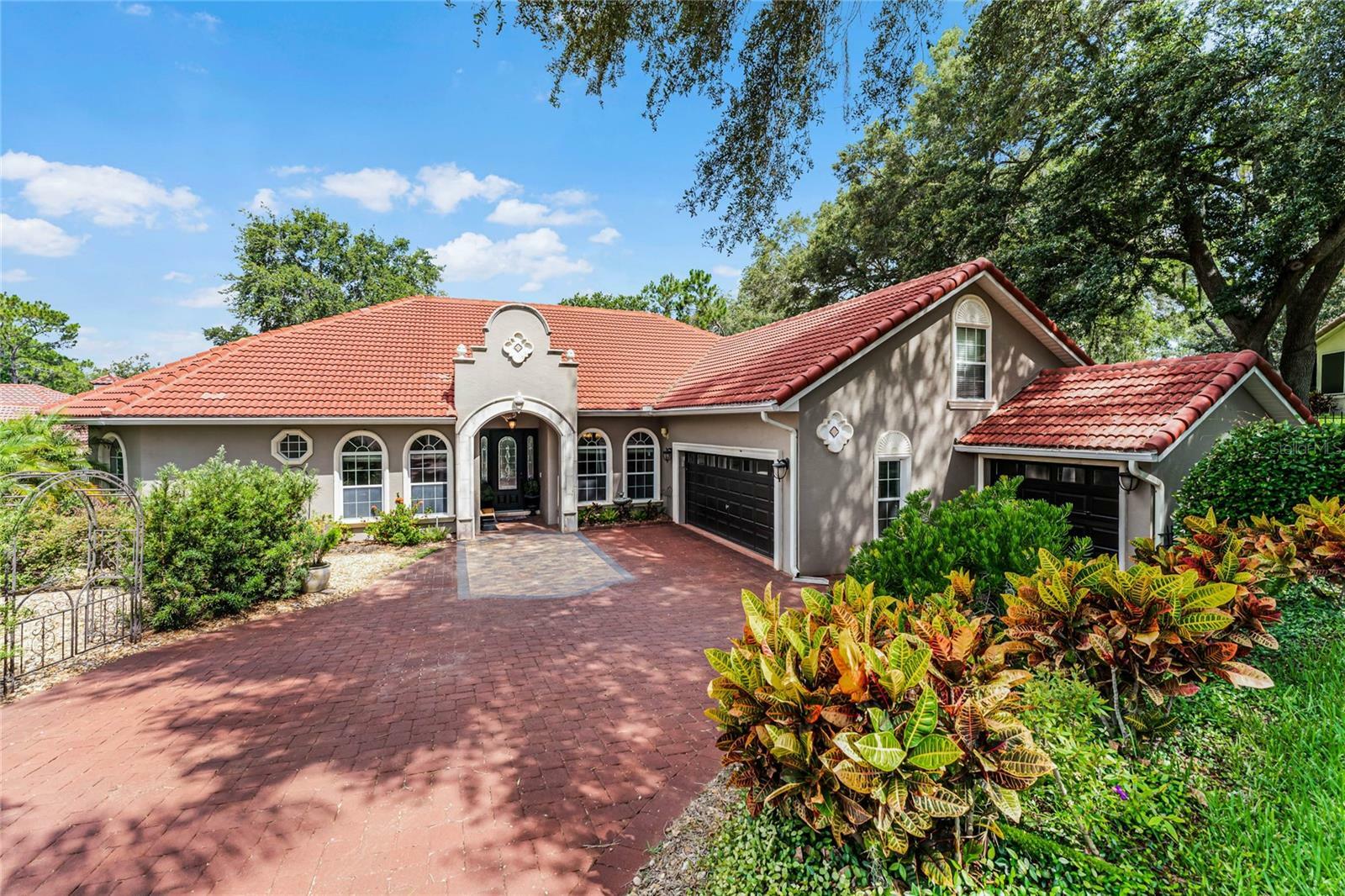 Property Photo:  120 W Magnolia Avenue  FL 34737 