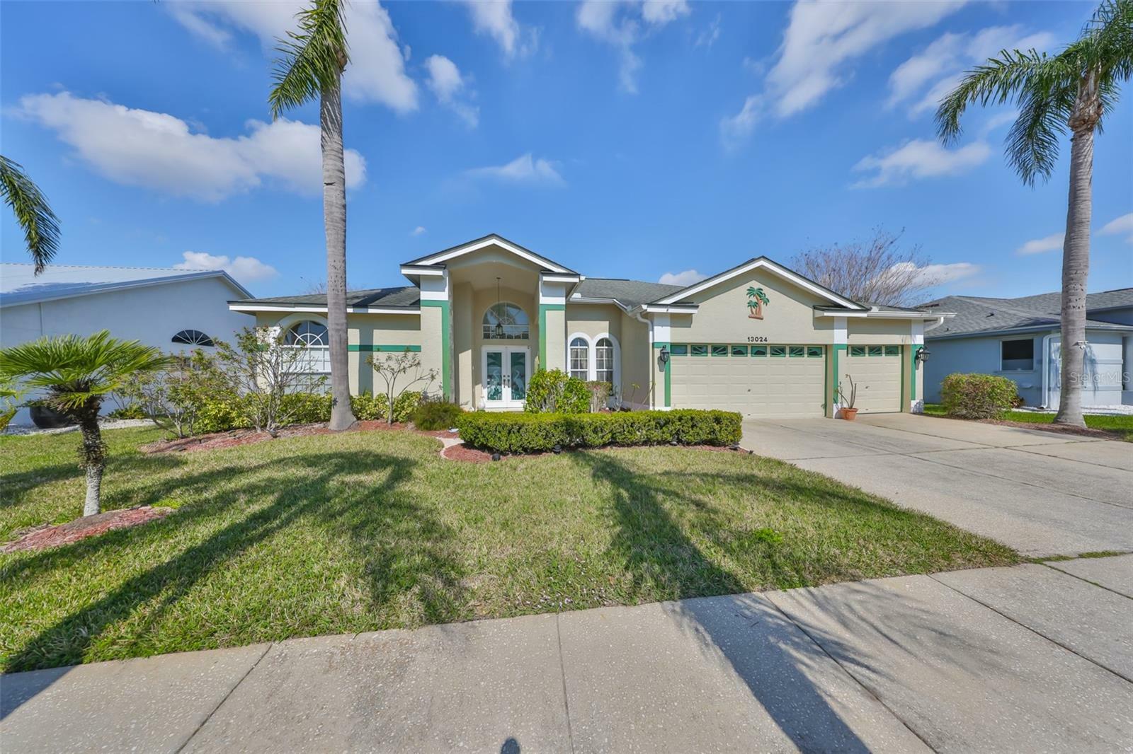 Property Photo:  13024 Prestwick Drive  FL 33579 