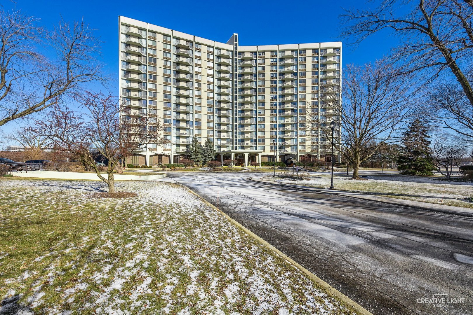 Property Photo:  40 N Tower Road 9F  IL 60523 